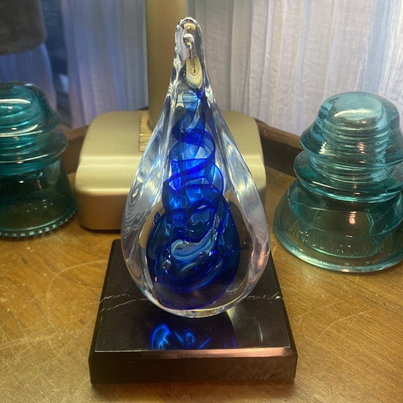 Art Glass Paper Weight - Picture 5 of 9